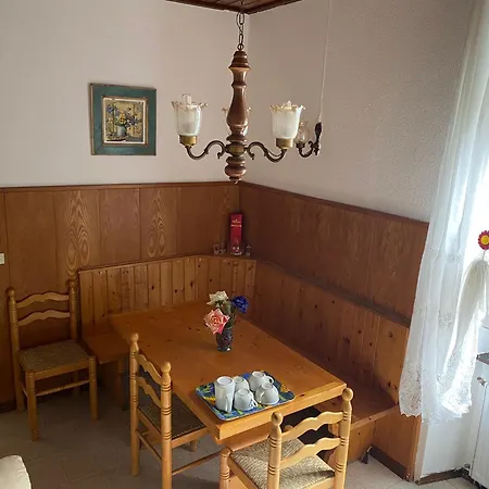 Budget- Nest 5 Beds Appartement Marzio